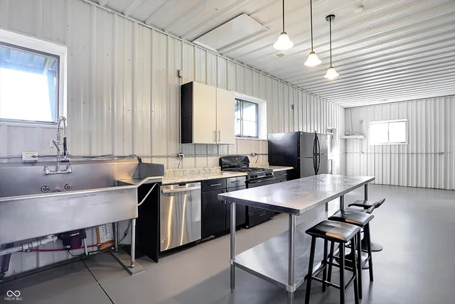 $315,000 | 940 West 1090 North, Fountaintown, IN 46130