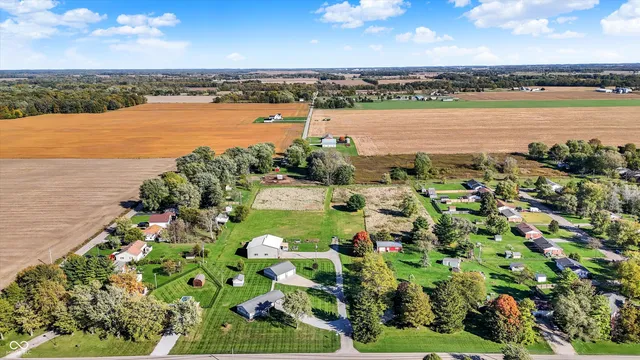 $315,000 | 940 West 1090 North, Fountaintown, IN 46130