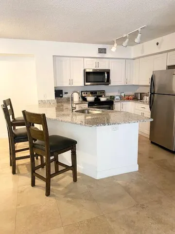 $2,500 | 3299 Clint Moore Road, Unit 105, Boca Raton, FL 33496