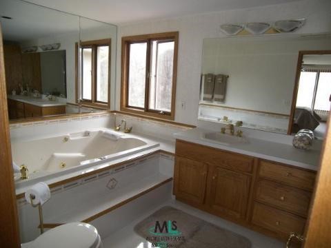 1513 Newton Circle Rochester, MI 48306 - Photo 7 of 9 822580-6.JPG