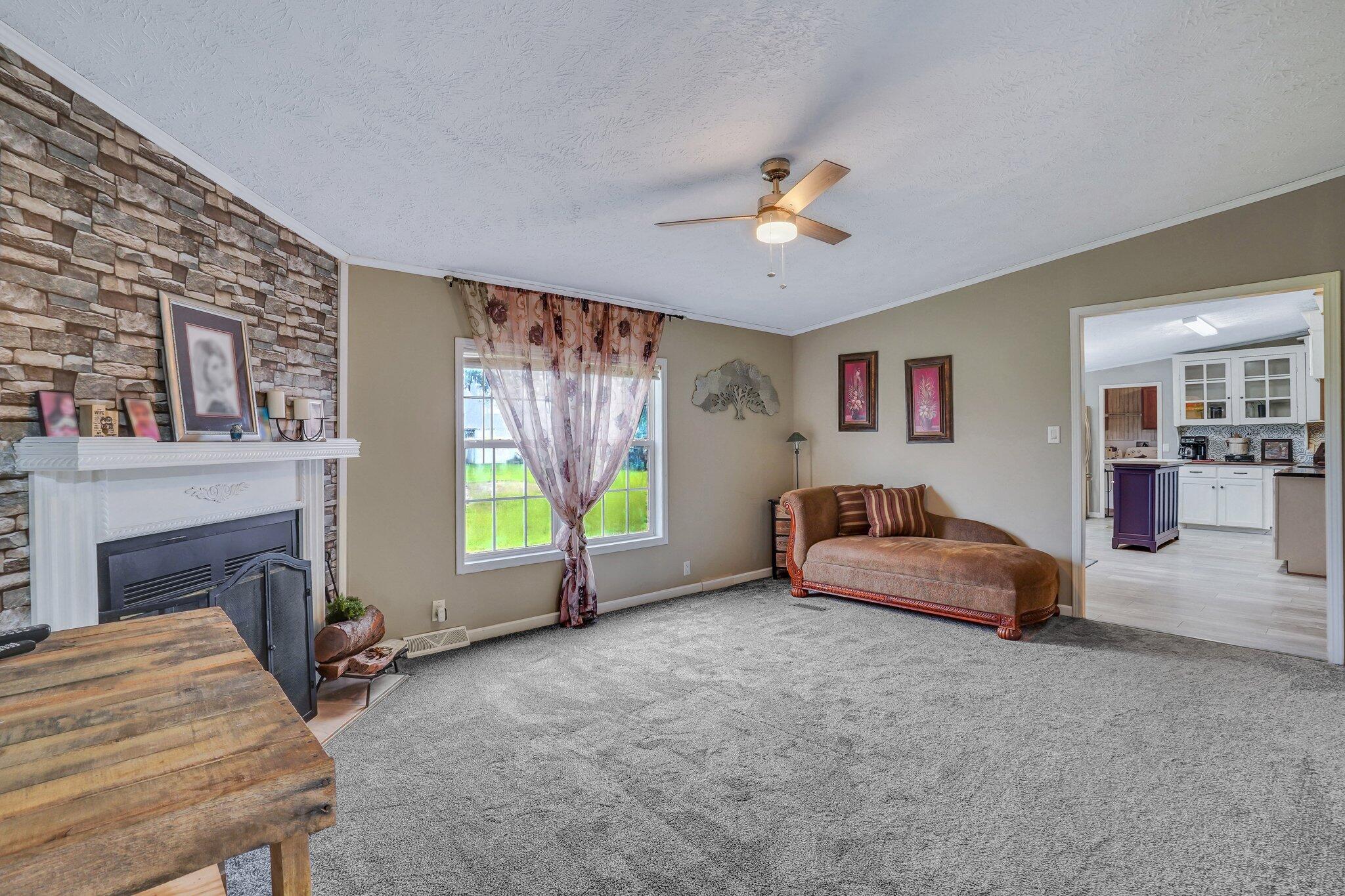 117 State Rd S-8-1099 Bonneau, SC 29431 - Photo 22 of 49 Den/Family Room