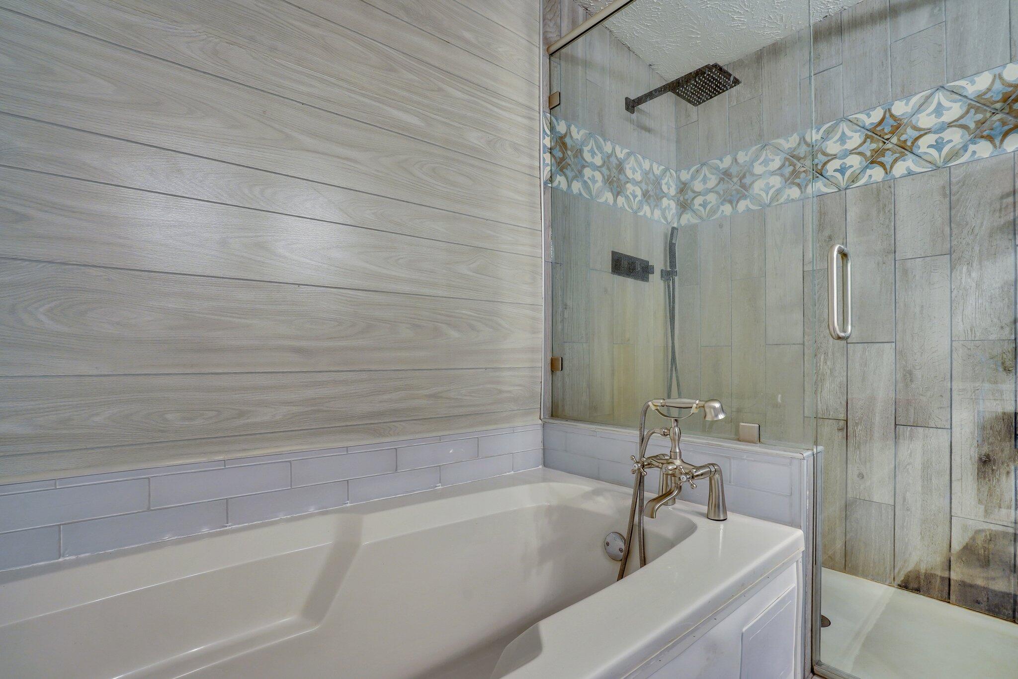 117 State Rd S-8-1099 Bonneau, SC 29431 - Photo 38 of 49 Master Bath