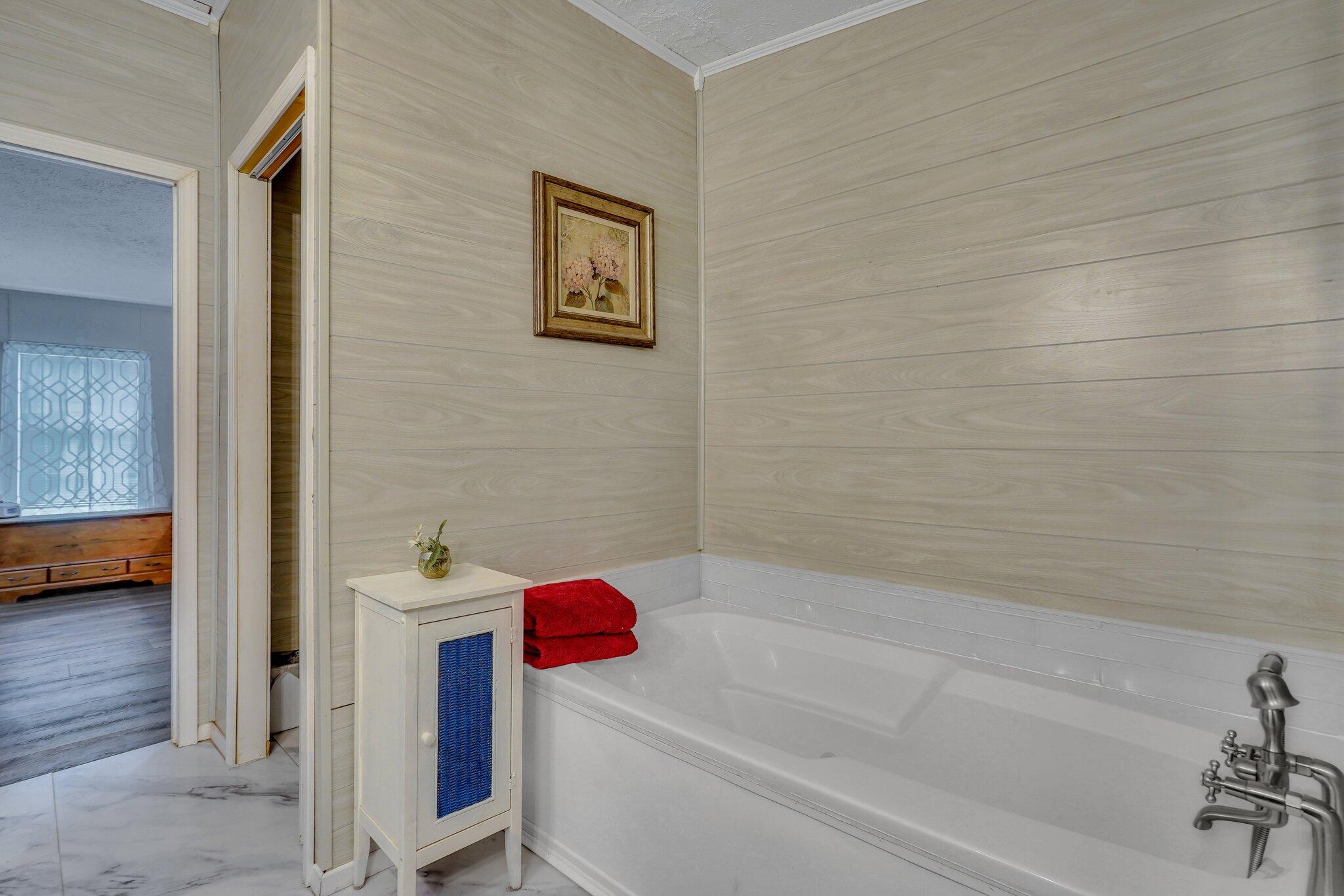 117 State Rd S-8-1099 Bonneau, SC 29431 - Photo 42 of 49 Master Bath