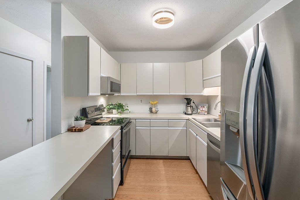 5 Tsienneto Road, Unit 180 Derry, NH 03038 - Photo 6 of 31 Gallery Image 6