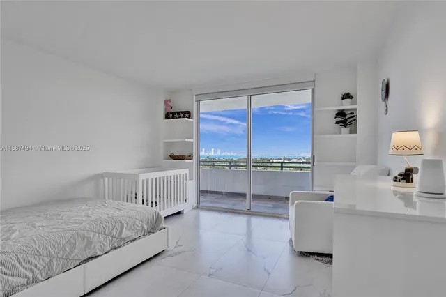 $930,000 | 5700 Collins Avenue, Unit 12E, Miami Beach, FL 33140