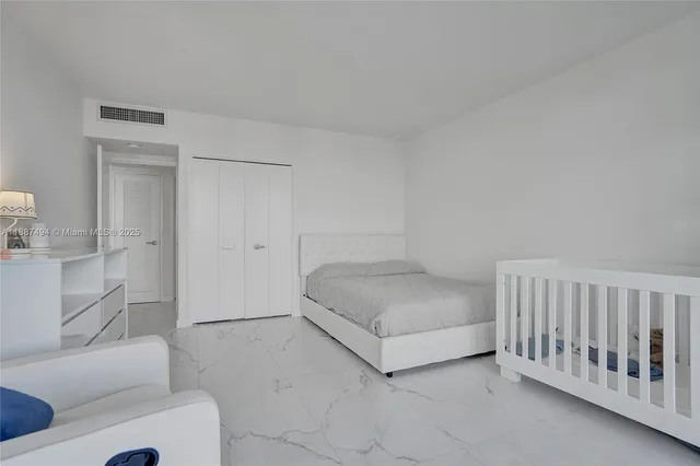 $930,000 | 5700 Collins Avenue, Unit 12E, Miami Beach, FL 33140