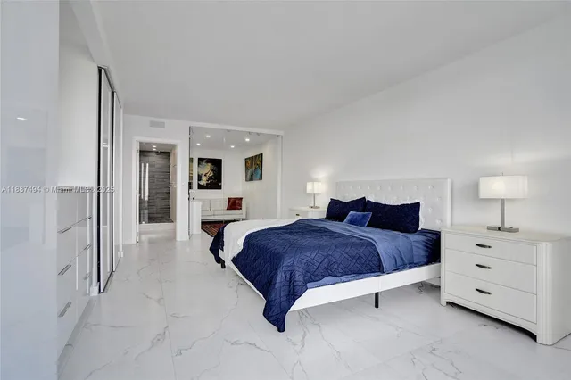 $930,000 | 5700 Collins Avenue, Unit 12E, Miami Beach, FL 33140