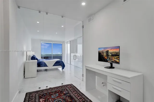 $930,000 | 5700 Collins Avenue, Unit 12E, Miami Beach, FL 33140