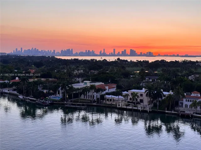 $930,000 | 5700 Collins Avenue, Unit 12E, Miami Beach, FL 33140