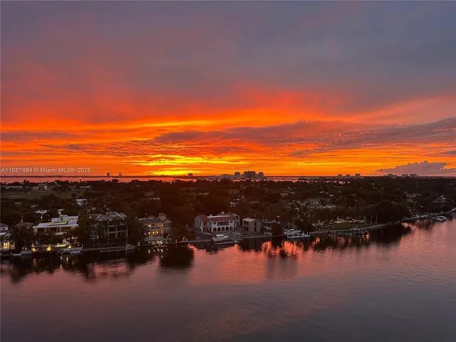 $930,000 | 5700 Collins Avenue, Unit 12E, Miami Beach, FL 33140