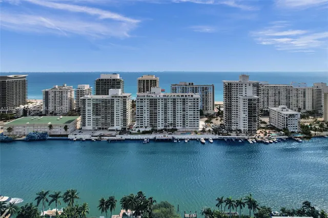 $930,000 | 5700 Collins Avenue, Unit 12E, Miami Beach, FL 33140