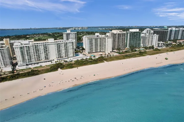 $930,000 | 5700 Collins Avenue, Unit 12E, Miami Beach, FL 33140