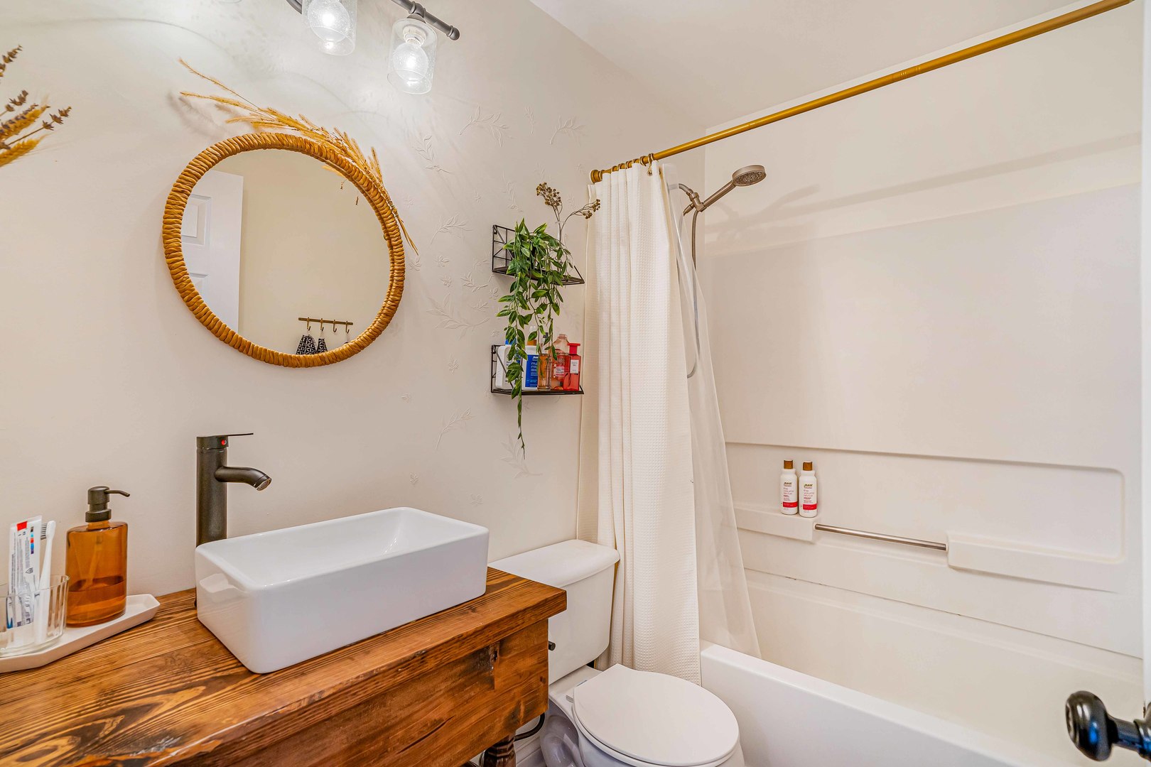 684 Edward Drive Romeoville, IL 60446 - Photo 12 of 17 a bathroom with a sink toilet and a mirror