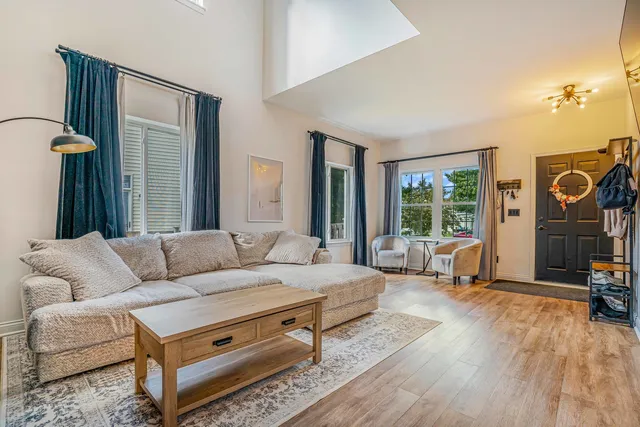 $299,000 | 684 Edward Drive, Romeoville, IL 60446