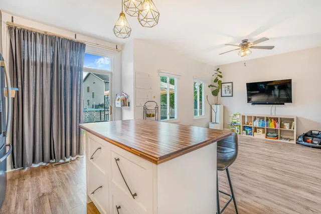 $299,000 | 684 Edward Drive, Romeoville, IL 60446