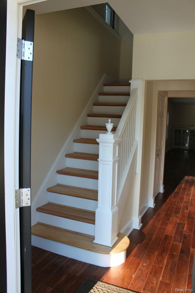 504 Barrington Road Grosse Pointe, MI 48230 - Photo 4 of 45 IMG_2452.jpg