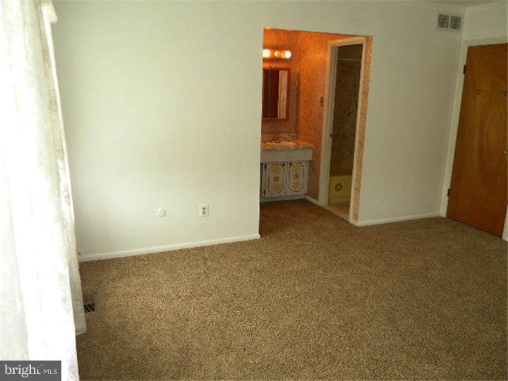 118 Greendale Road Philadelphia, PA 19154 - Photo 13 of 23 Master Bedroom