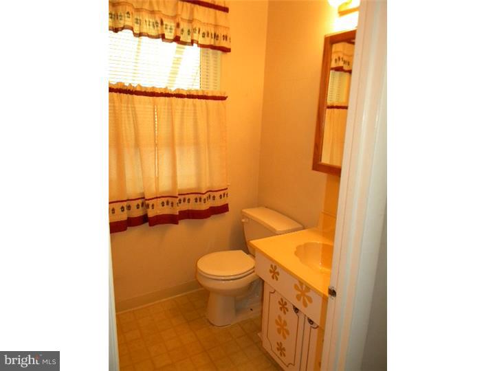 118 Greendale Road Philadelphia, PA 19154 - Photo 16 of 23 Bathroom
