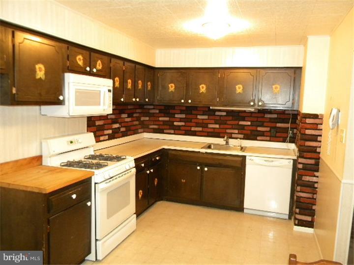 118 Greendale Road Philadelphia, PA 19154 - Photo 9 of 23 Kitchen