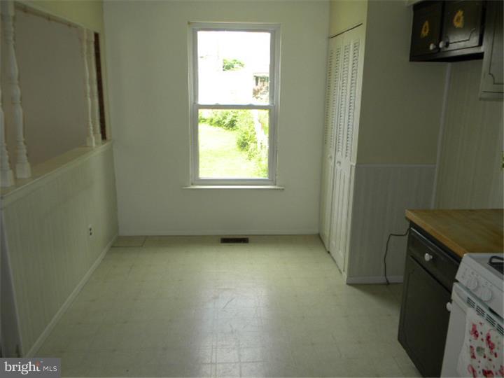 118 Greendale Road Philadelphia, PA 19154 - Photo 10 of 23 Kitchen