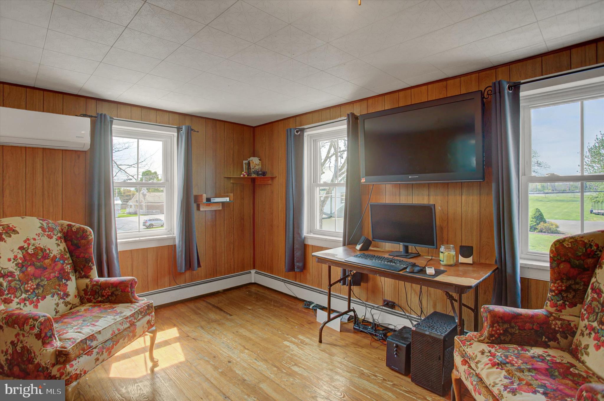 9775 Upper Strasburg Road Upperstrasburg, PA 17265 - Photo 21 of 35 a workspace with furniture and window