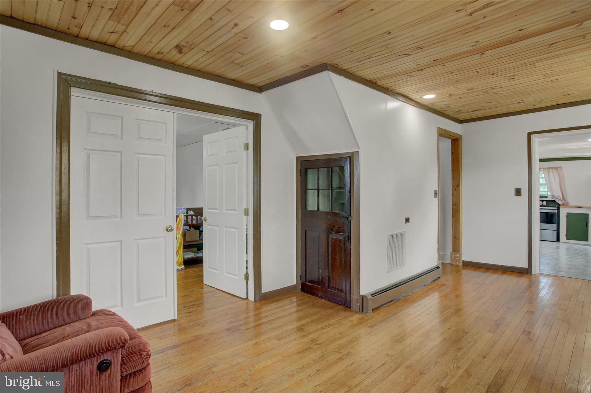 9775 Upper Strasburg Road Upperstrasburg, PA 17265 - Photo 7 of 35 a hallway with wooden floor and furniture