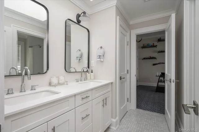 $6,900,000 | 365 Split Rock Road, Syosset, NY 11791