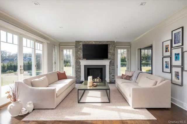 $6,900,000 | 365 Split Rock Road, Syosset, NY 11791