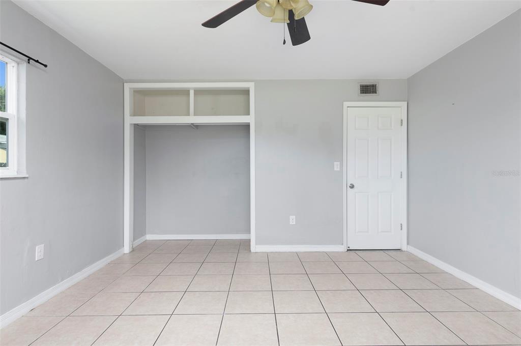 5255 45th Avenue North St. Petersburg, FL 33709 - Photo 13 of 24