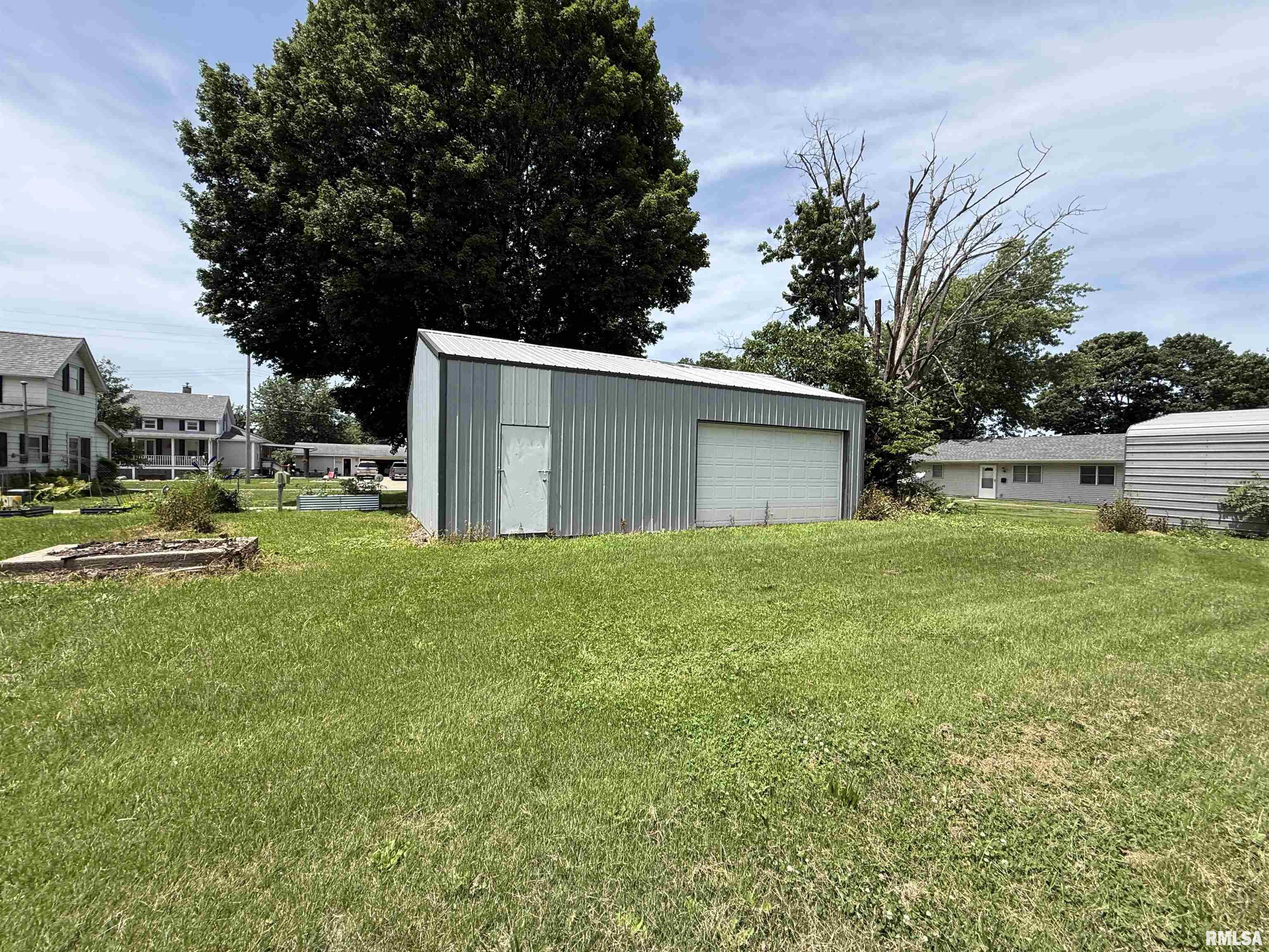 361 West Fulton Street Farmington, IL 61531 - Photo 3 of 5