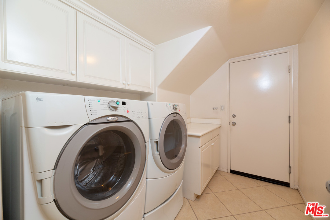 6837 Raspberry Court Eastvale, CA 92880 - Photo 14 of 41 a utility room with dryer and washer