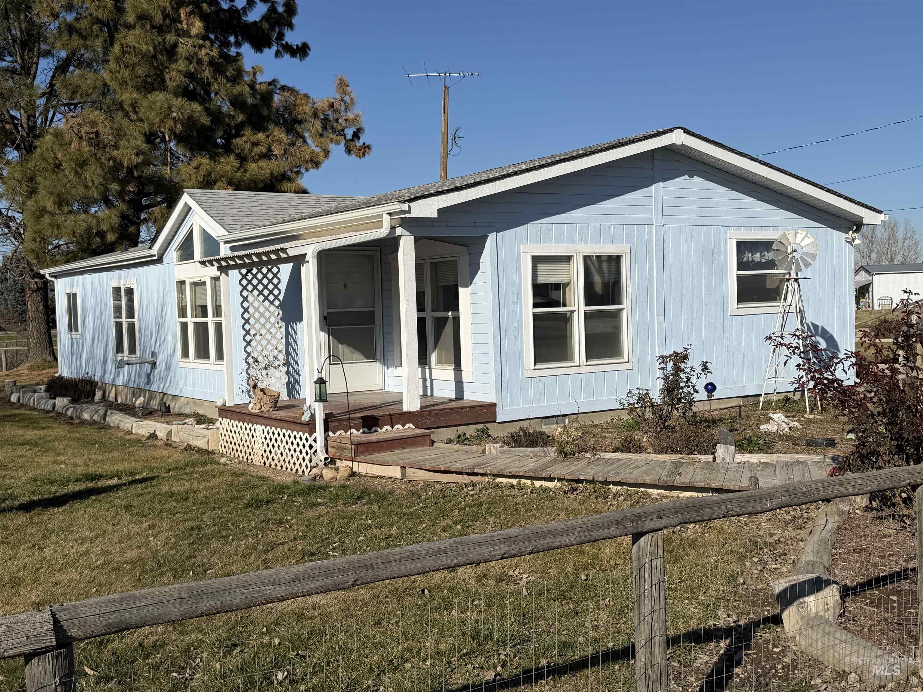 13648 Highway 44 Caldwell, ID 83607 - Photo 4 of 8 View of front facade featuring a front lawn and roof with shingles