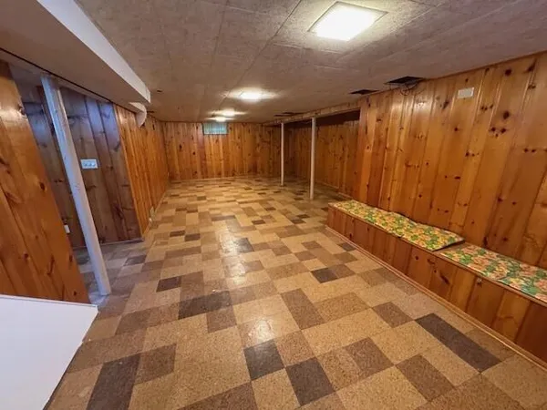 $2,500 | 907 Bruce Street, Ann Arbor, MI 48103