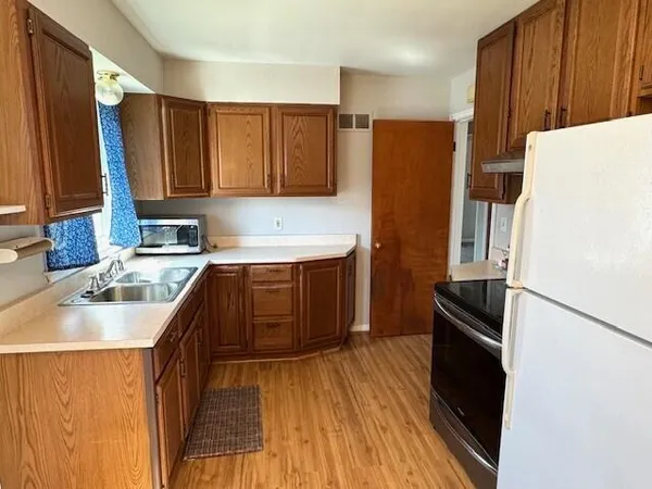 $2,500 | 907 Bruce Street, Ann Arbor, MI 48103