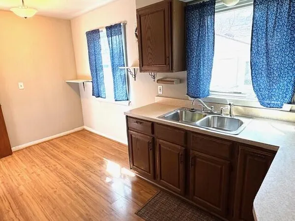 $2,500 | 907 Bruce Street, Ann Arbor, MI 48103