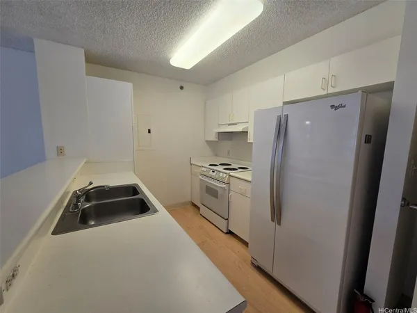 $2,395 | 1450 Young Street, Unit 507, Honolulu, HI 96814