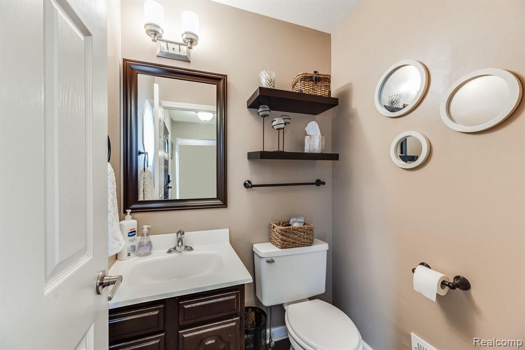 1689 Morningside Lane Rochester Hills, MI 48307 - Photo 13 of 33