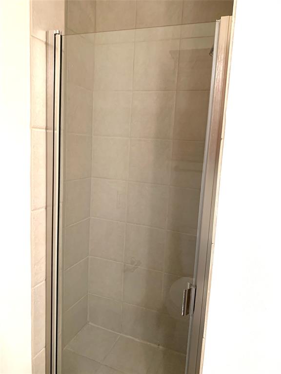 2106 Azure Pointe Richardson, TX 75080 - Photo 13 of 20 a bathroom with a shower