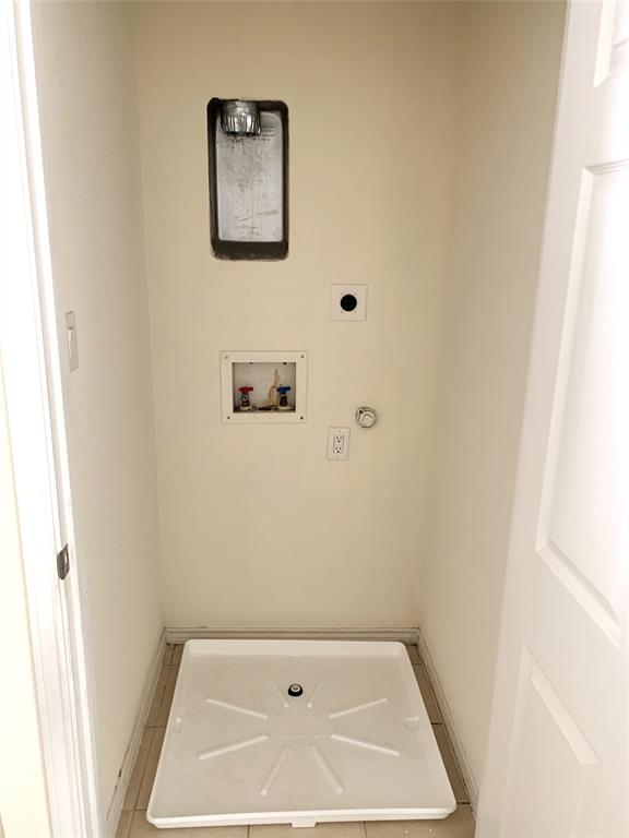 2106 Azure Pointe Richardson, TX 75080 - Photo 19 of 20 a bathroom with a tub