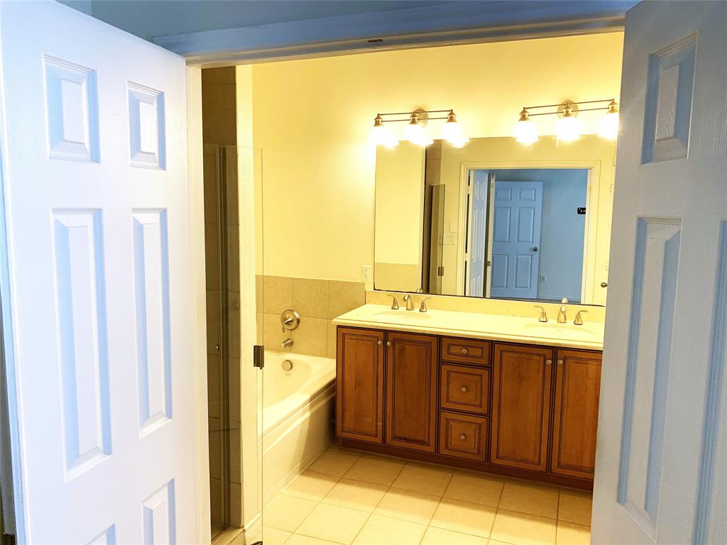2106 Azure Pointe Richardson, TX 75080 - Photo 3 of 20 a bathroom with a tub sink and mirror