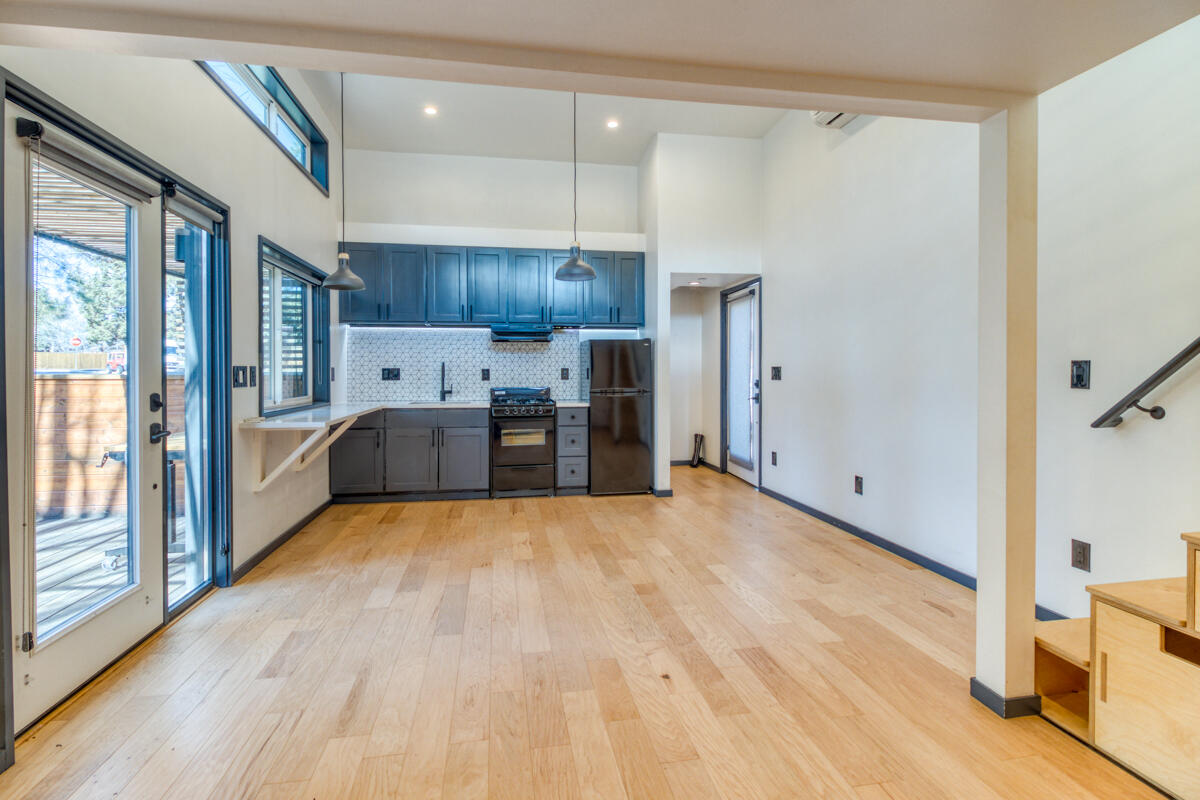 61301 Benham Road, Unit 8 Bend, OR 97702 - Photo 5 of 18 CREP0102