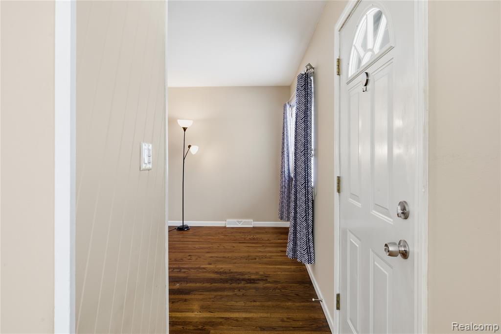 18634 Common Road Roseville, MI 48066 - Photo 2 of 18 Gallery Image 2
