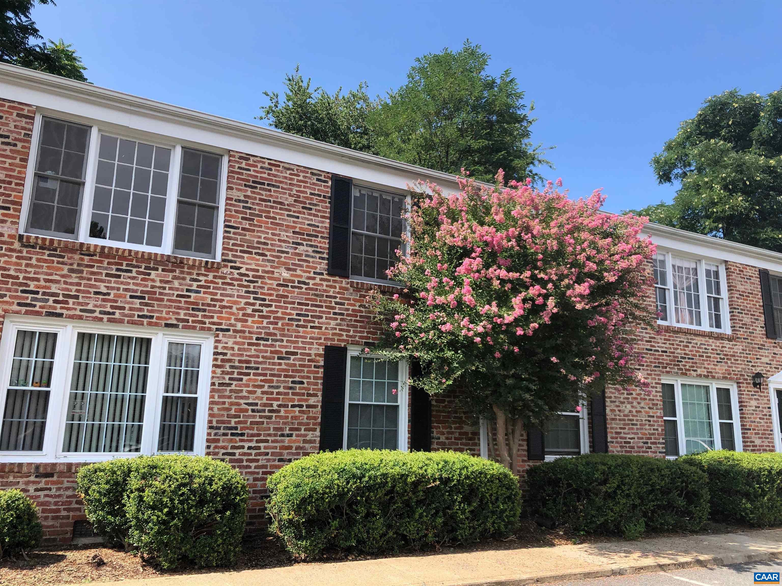 2527 Hydraulic Road, Unit 29 Charlottesville, VA 22901 - Photo 1 of 17 Gallery Image 1