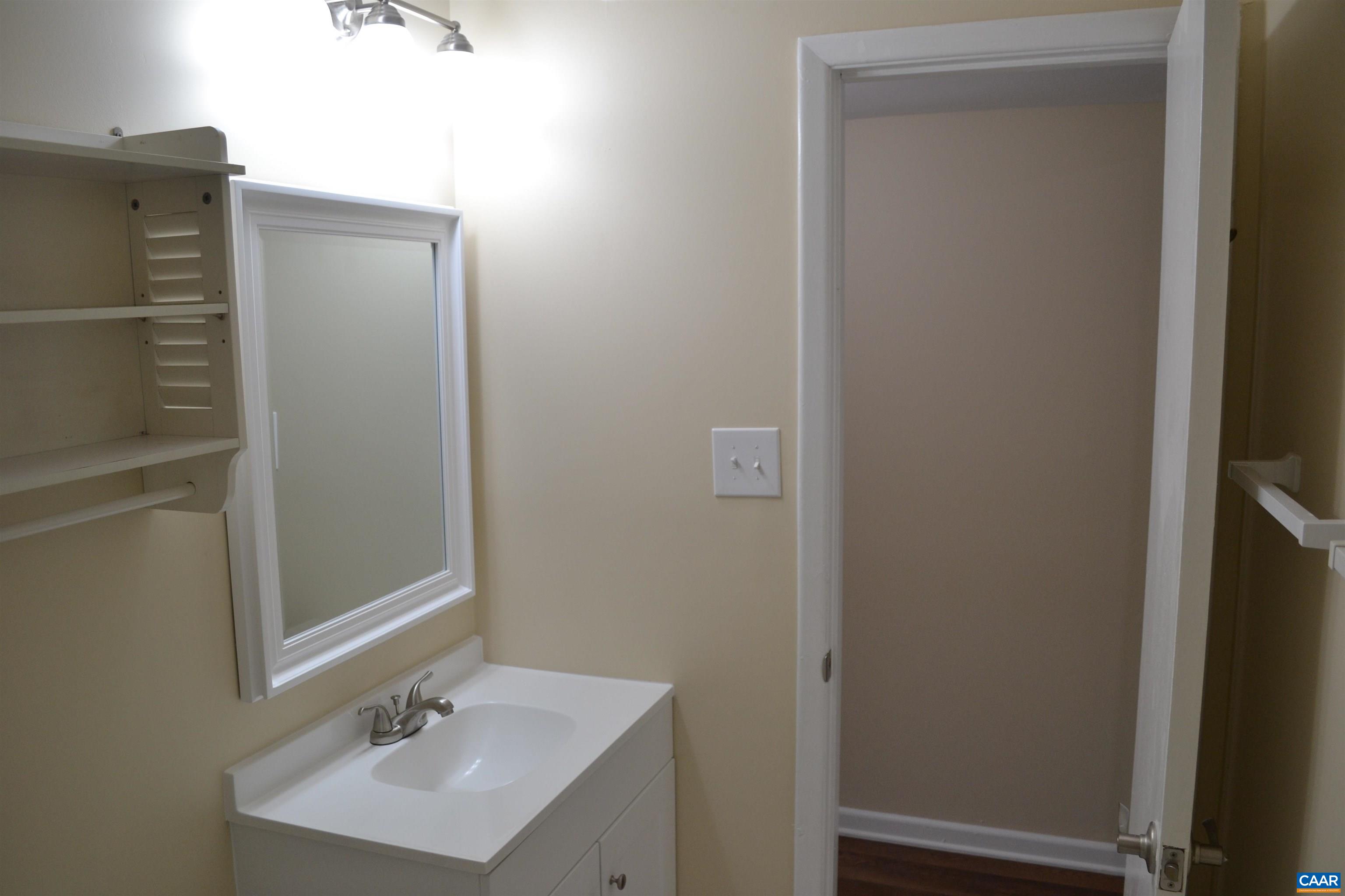 2527 Hydraulic Road, Unit 29 Charlottesville, VA 22901 - Photo 13 of 17 Gallery Image 13