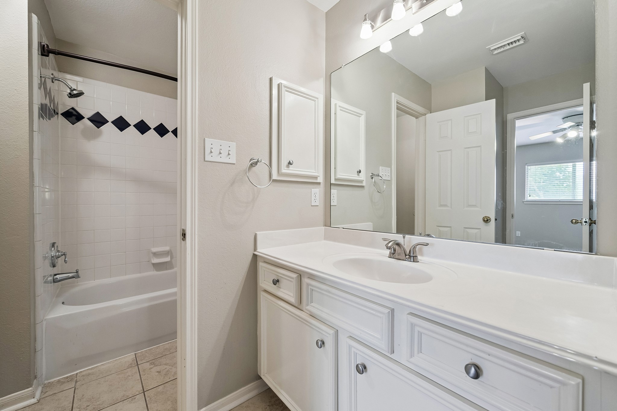 816 Anderson Street Bellaire, TX 77401 - Photo 39 of 45 Hollywood Bath