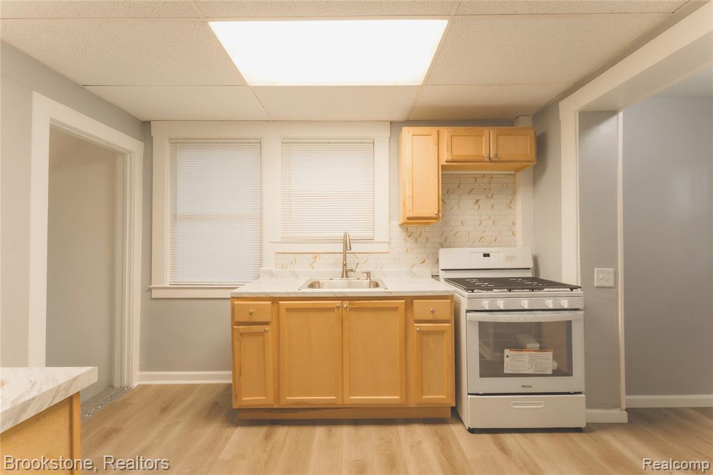 217 Edison Street Pontiac, MI 48342 - Photo 9 of 24