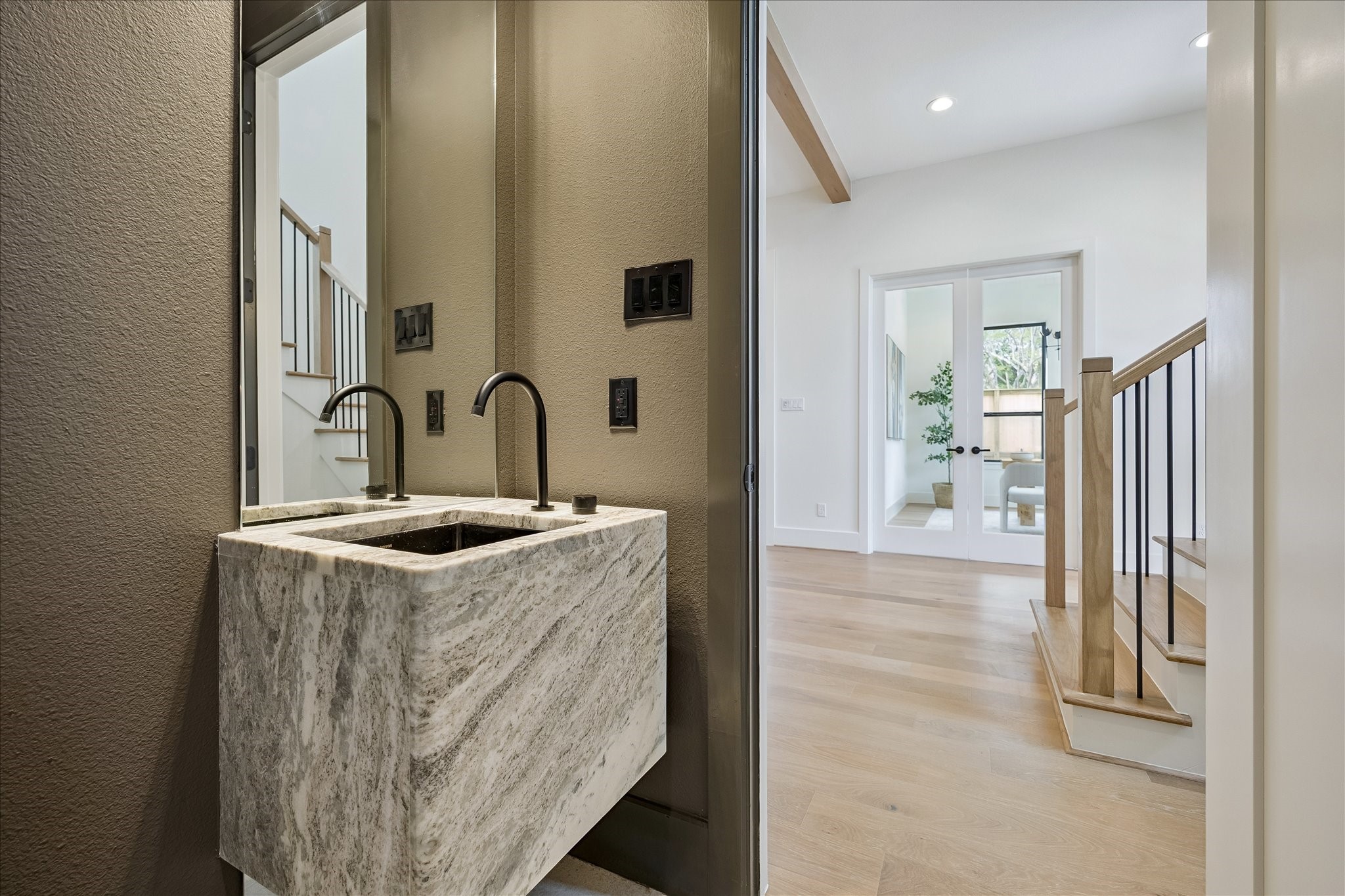 122 East 4th Street Houston, TX 77007 - Photo 17 of 38 Full bath on the first floor - offers a floating vanity and a walk-in shower.