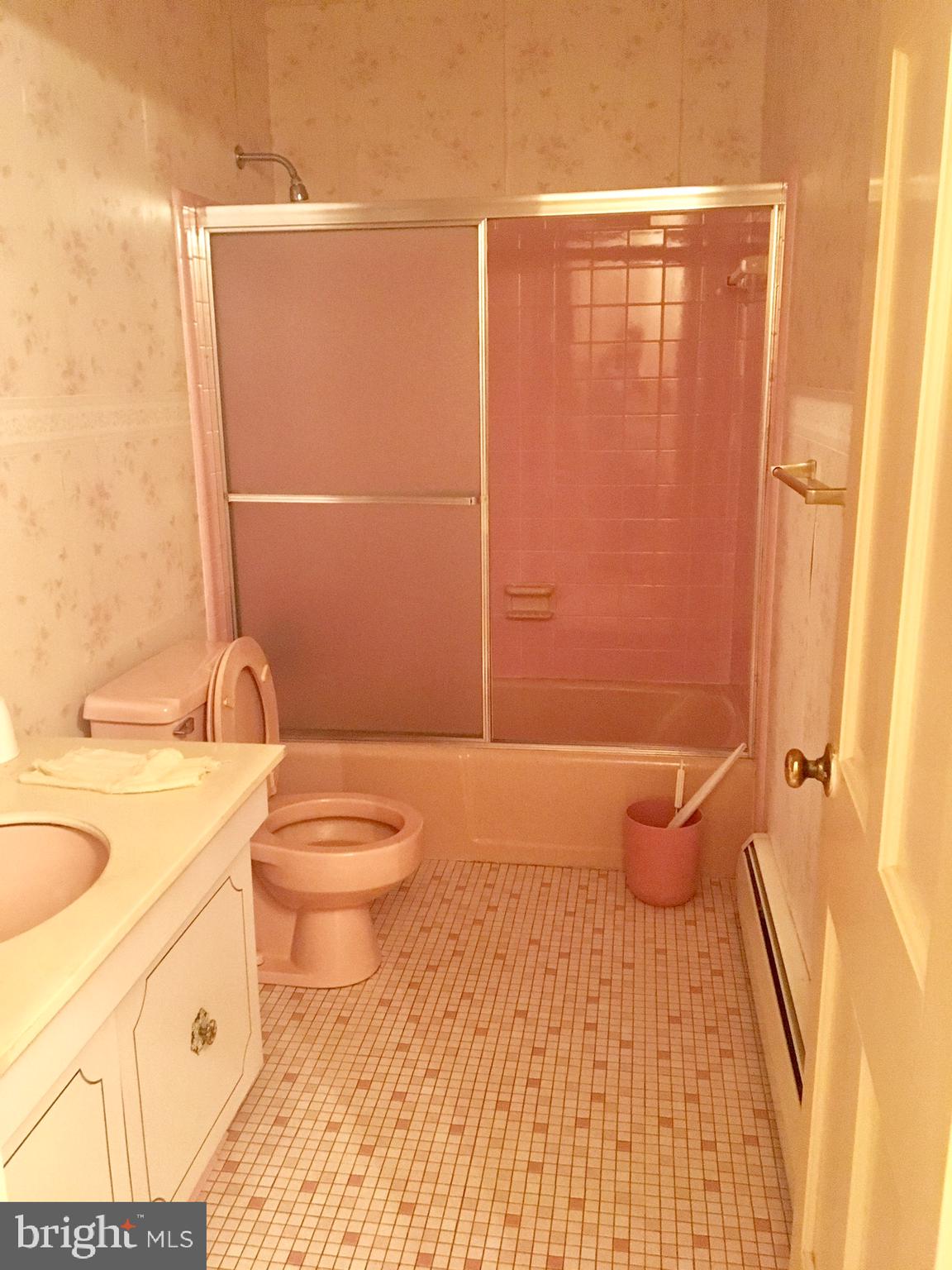 12010 Simpson Road Clarksville, MD 21029 - Photo 21 of 31 Vintage pink hall full bath.