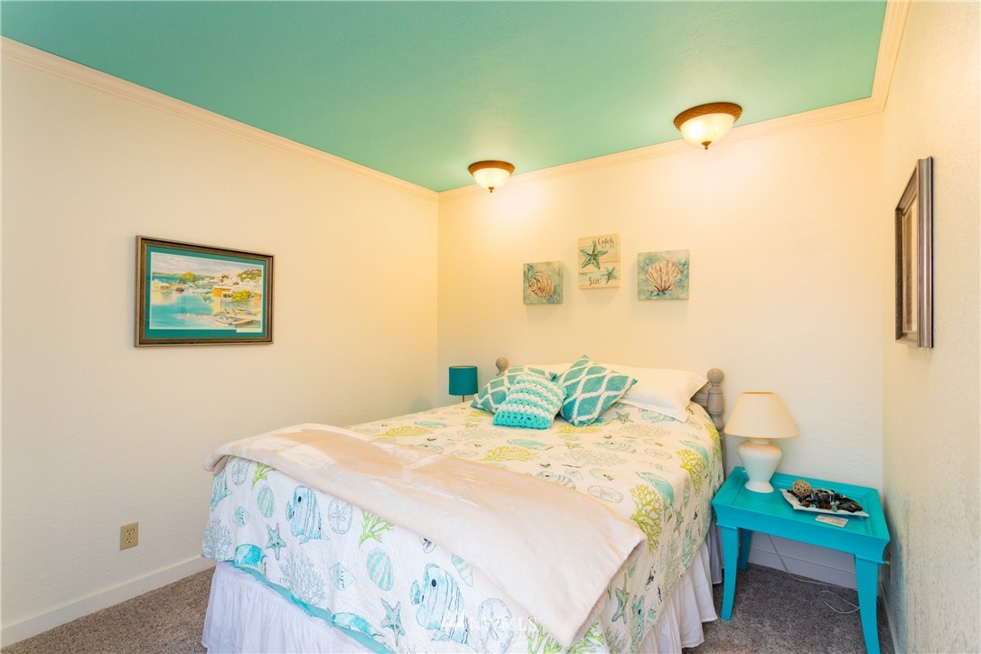 879 East Wiser Lake Road Lynden, WA 98264 - Photo 19 of 36 a bedroom with a bed and a table