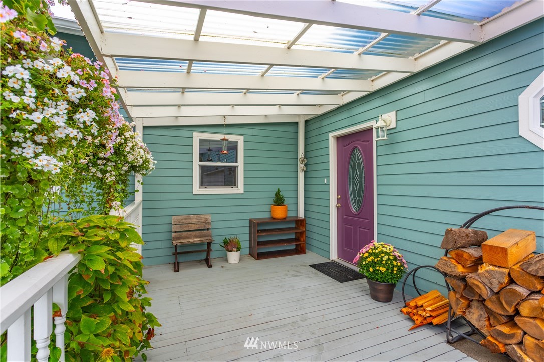 879 East Wiser Lake Road Lynden, WA 98264 - Photo 3 of 36 a backyard of a house with seating space
